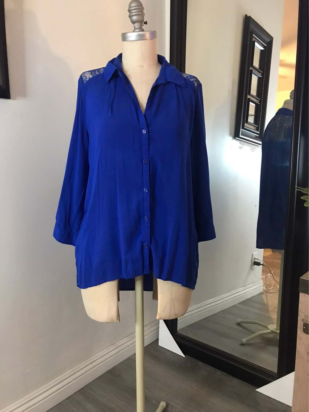 Forever 21 Blue Women's Lace Button Down V-neck 3/4 Sleeve Blouse Medium